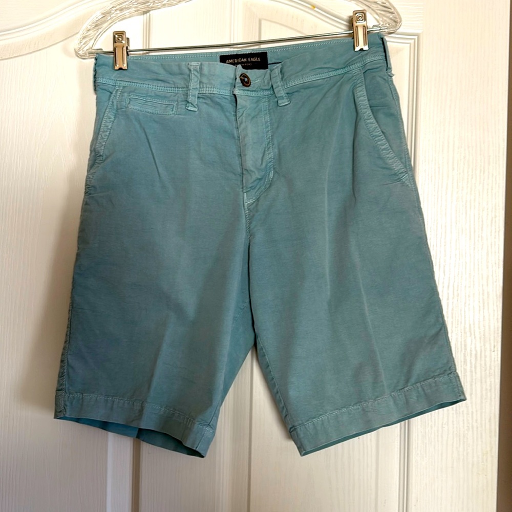 Men’s American Eagle slim shorts 28W